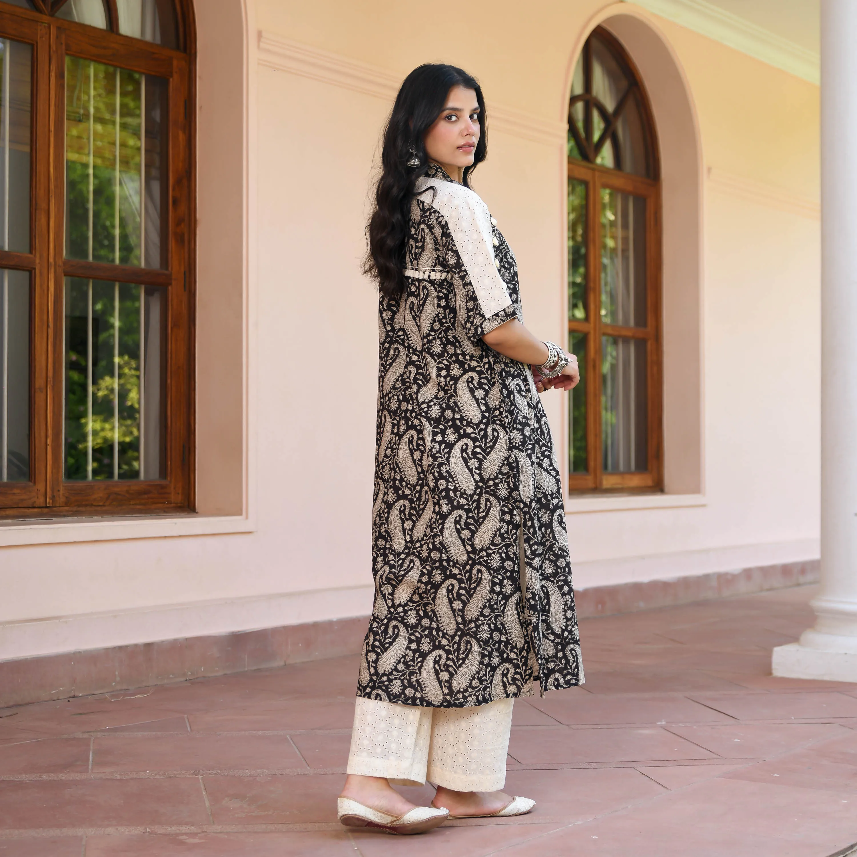 Ishita Black Beige Matching Set