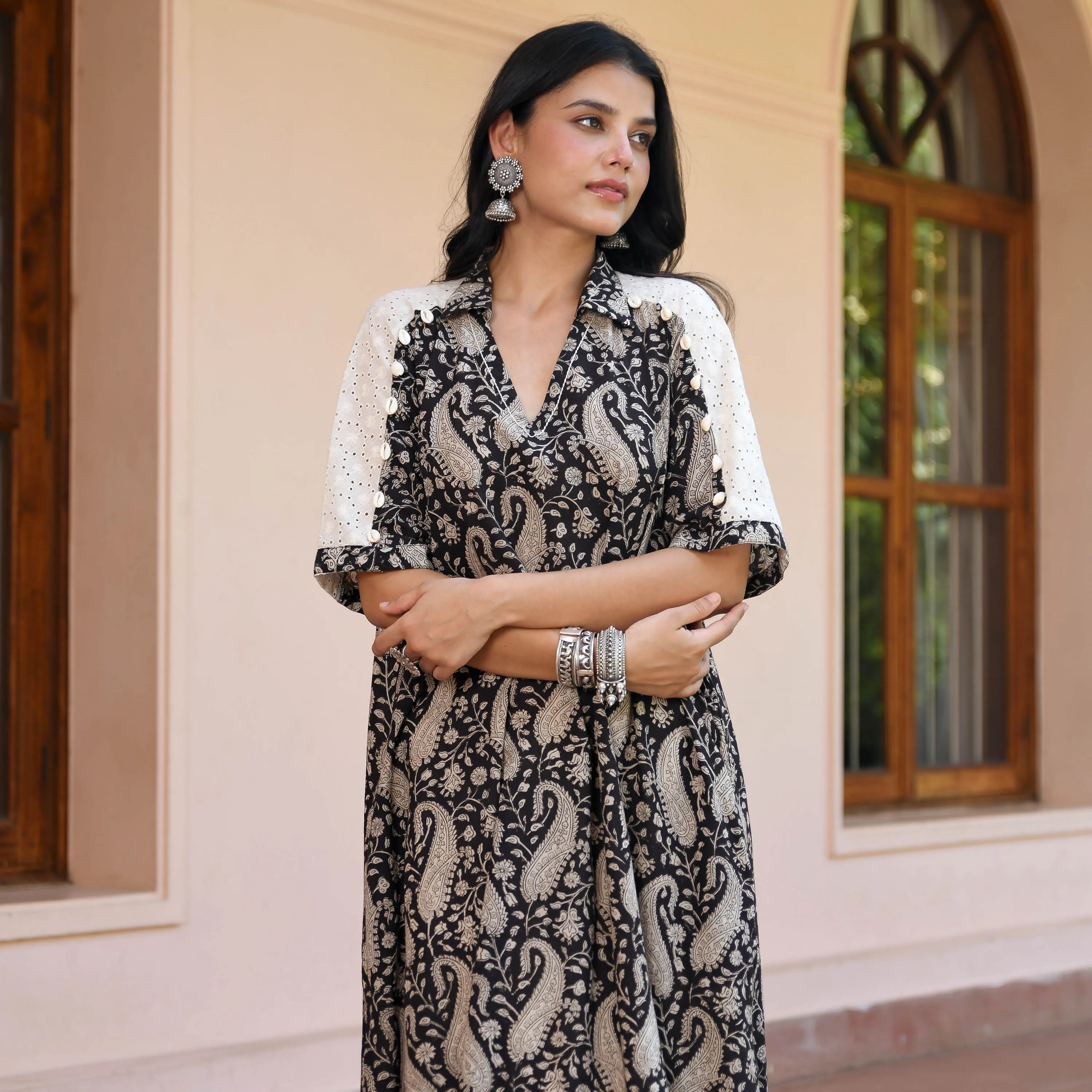 Ishita Black Beige Matching Set